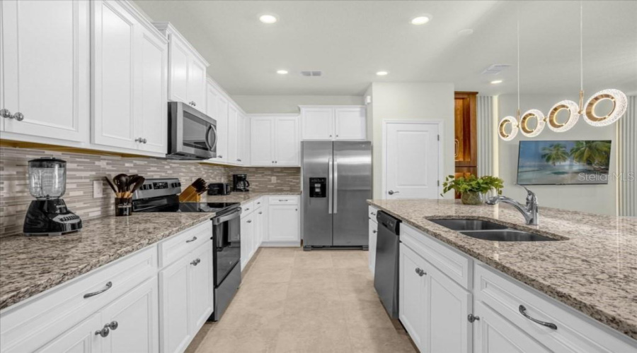 Davenport, Florida 33897, 5 Bedrooms Bedrooms, ,4 Bathroomsbathrooms,Residential,For Sale,Lana,Mfro6311817