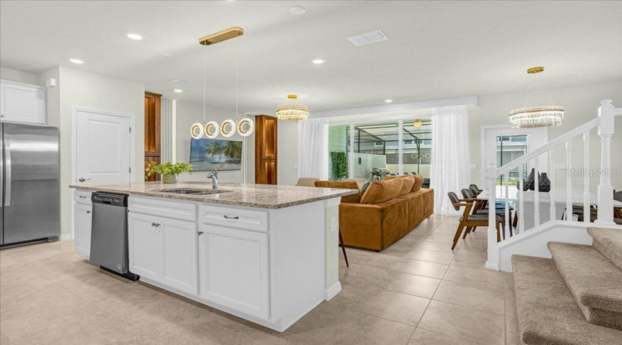 Davenport, Florida 33897, 5 Bedrooms Bedrooms, ,4 Bathroomsbathrooms,Residential,For Sale,Lana,Mfro6311817