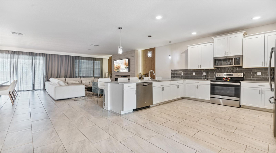 Davenport, Florida 33896, 8 Bedrooms Bedrooms, ,5 Bathroomsbathrooms,Residential,For Sale,Cruden Bay,Mfro6310515