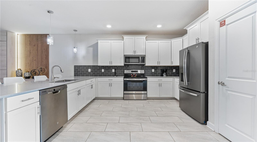 Davenport, Florida 33896, 8 Bedrooms Bedrooms, ,5 Bathroomsbathrooms,Residential,For Sale,Cruden Bay,Mfro6310515