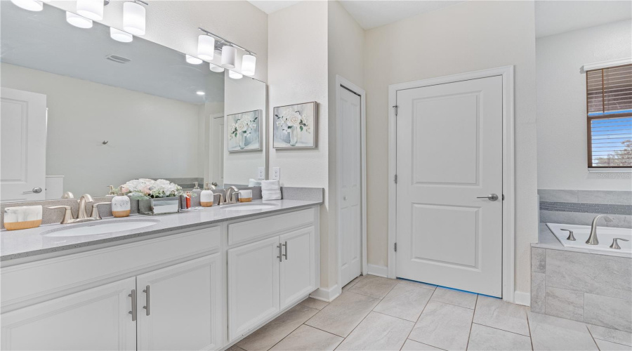 Davenport, Florida 33896, 8 Bedrooms Bedrooms, ,5 Bathroomsbathrooms,Residential,For Sale,Cruden Bay,Mfro6310515