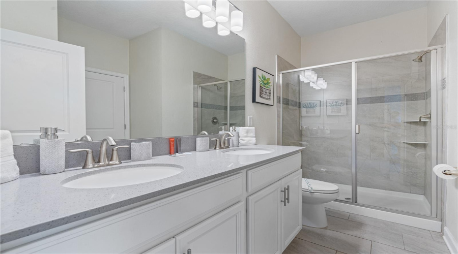 Davenport, Florida 33896, 8 Bedrooms Bedrooms, ,5 Bathroomsbathrooms,Residential,For Sale,Cruden Bay,Mfro6310515