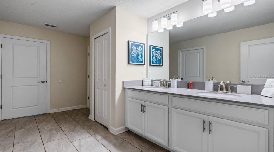 Davenport, Florida 33896, 8 Bedrooms Bedrooms, ,5 Bathroomsbathrooms,Residential,For Sale,Cruden Bay,Mfro6310515
