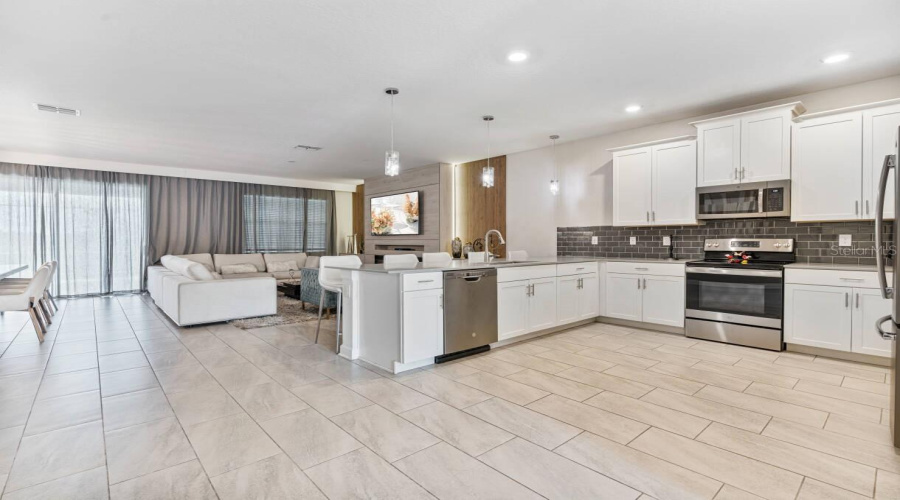 Davenport, Florida 33896, 8 Bedrooms Bedrooms, ,5 Bathroomsbathrooms,Residential,For Sale,Cruden Bay,Mfro6310515