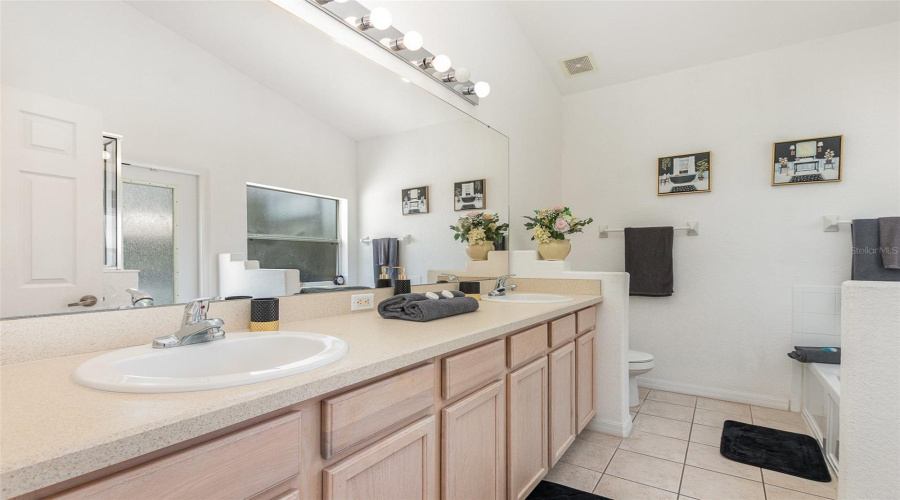 Davenport, Florida 33837, 4 Bedrooms Bedrooms, ,3 Bathroomsbathrooms,Residential,For Sale,Andalusia,Mfrtb8390055