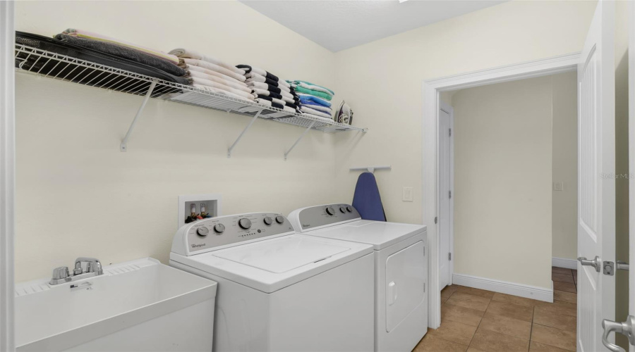 Kissimmee, Florida 34747, 6 Bedrooms Bedrooms, ,5 Bathroomsbathrooms,Residential,For Sale,Lasso,Mfrs5127732