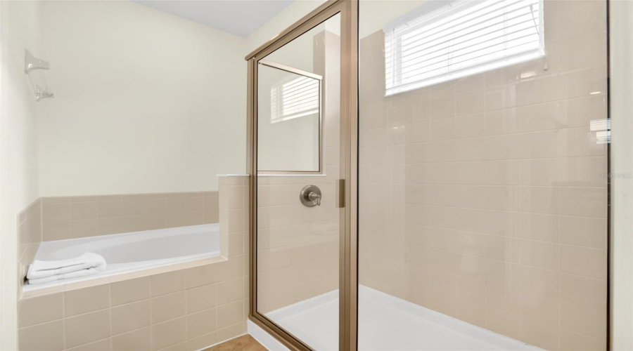 Kissimmee, Florida 34747, 6 Bedrooms Bedrooms, ,5 Bathroomsbathrooms,Residential,For Sale,Lasso,Mfrs5127732