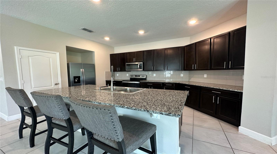 DAVENPORT, Florida 33896, 4 Bedrooms Bedrooms, ,2 BathroomsBathrooms,Residential,For Sale,VENICE,MFRTB8390457
