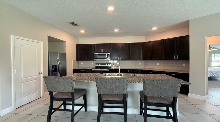 DAVENPORT, Florida 33896, 4 Bedrooms Bedrooms, ,2 BathroomsBathrooms,Residential,For Sale,VENICE,MFRTB8390457