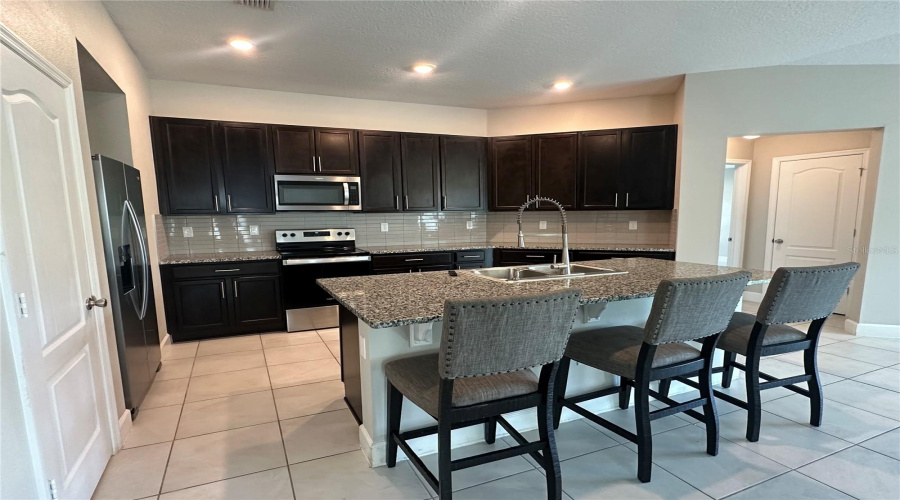 DAVENPORT, Florida 33896, 4 Bedrooms Bedrooms, ,2 BathroomsBathrooms,Residential,For Sale,VENICE,MFRTB8390457