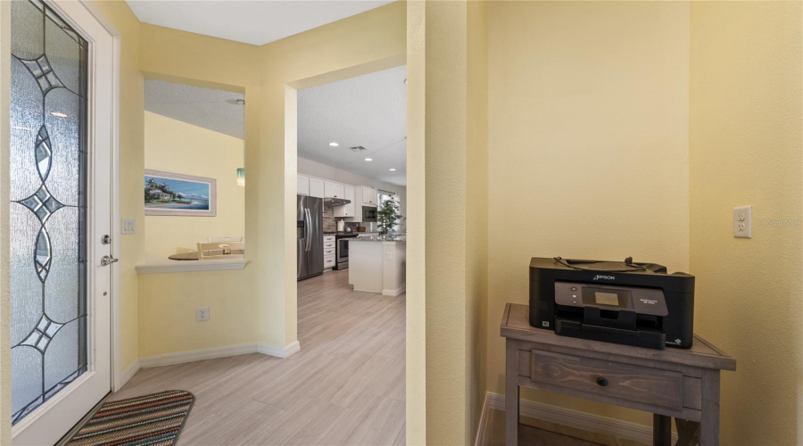 Front Entryway With Flex Space - Use For Wireless Printer Or Other Needs