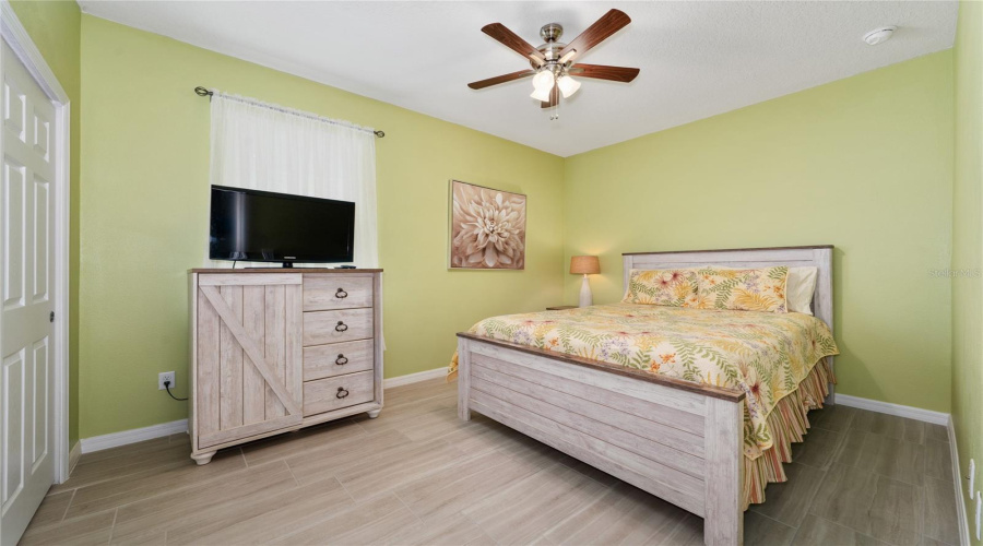2Nd Bedroom With Window And Closet