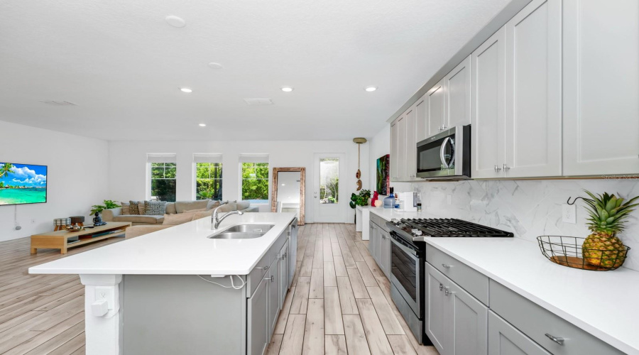 DAVENPORT, Florida 33896, 3 Bedrooms Bedrooms, ,2 BathroomsBathrooms,Residential,For Sale,BENOI,0,MFRO6311227
