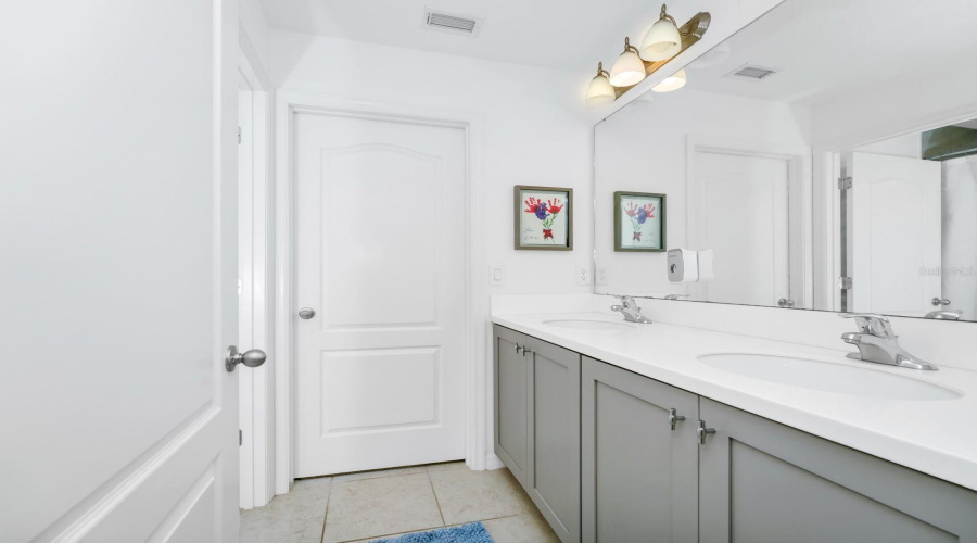 DAVENPORT, Florida 33896, 3 Bedrooms Bedrooms, ,2 BathroomsBathrooms,Residential,For Sale,BENOI,0,MFRO6311227