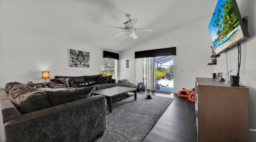 Davenport, Florida 33896, 4 Bedrooms Bedrooms, ,3 Bathroomsbathrooms,Residential,For Sale,Balmoral,Mfrg5097564