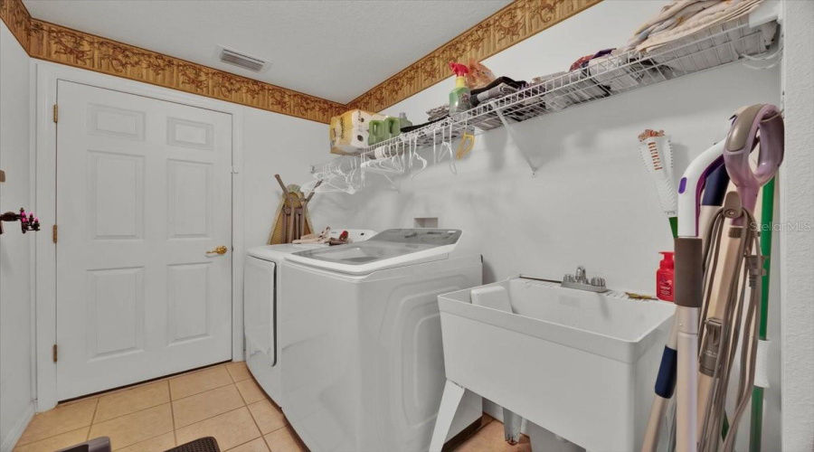 Davenport, Florida 33896, 4 Bedrooms Bedrooms, ,3 Bathroomsbathrooms,Residential,For Sale,Balmoral,Mfrg5097564