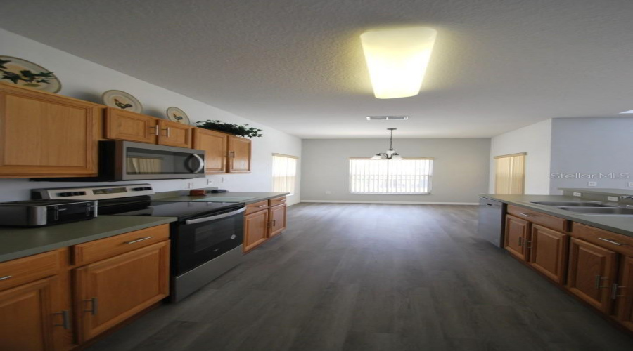 Davenport, Florida 33897, 5 Bedrooms Bedrooms, ,3 Bathroomsbathrooms,Residential,For Sale,Lancaster,Mfrs5127750