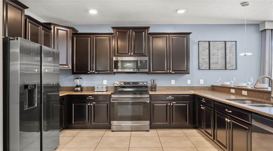 Davenport, Florida 33896, 8 Bedrooms Bedrooms, ,5 Bathroomsbathrooms,Residential,For Sale,Belle Terre,Mfrs5127561