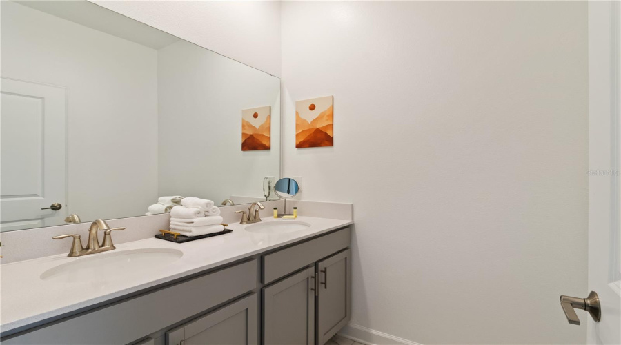 Kissimmee, Florida 34746, 5 Bedrooms Bedrooms, ,4 Bathroomsbathrooms,Residential,For Sale,Paragraph,Mfro6312942