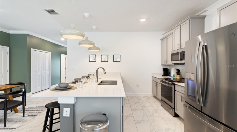 Kissimmee, Florida 34746, 5 Bedrooms Bedrooms, ,4 Bathroomsbathrooms,Residential,For Sale,Paragraph,Mfro6312942