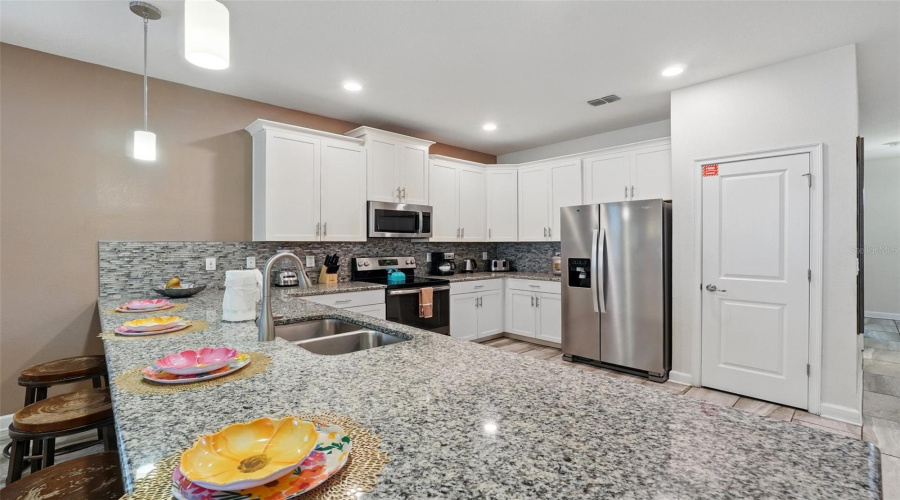 Davenport, Florida 33896, 8 Bedrooms Bedrooms, ,5 Bathroomsbathrooms,Residential,For Sale,Mulligan,Mfro6311781