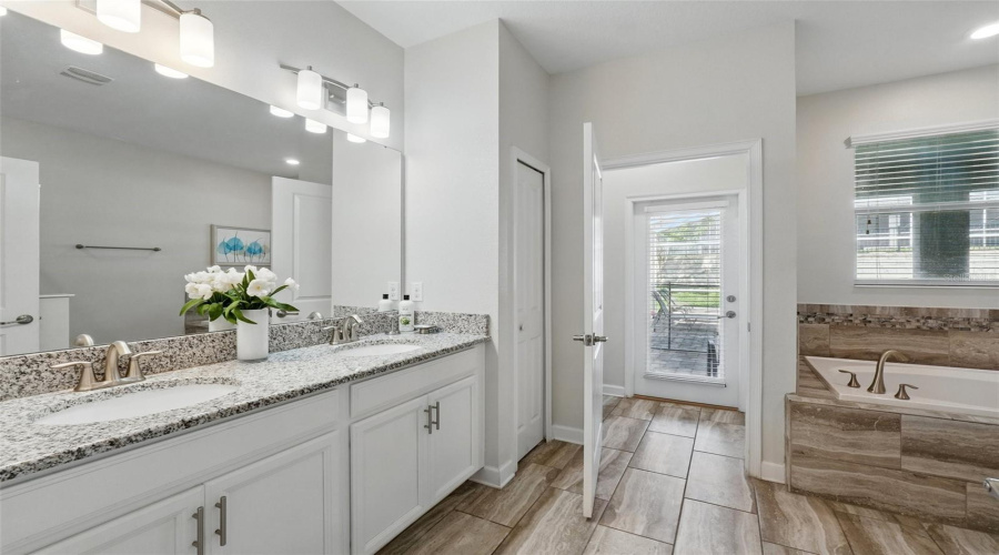 Davenport, Florida 33896, 8 Bedrooms Bedrooms, ,5 Bathroomsbathrooms,Residential,For Sale,Mulligan,Mfro6311781