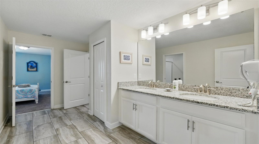 Davenport, Florida 33896, 8 Bedrooms Bedrooms, ,5 Bathroomsbathrooms,Residential,For Sale,Mulligan,Mfro6311781