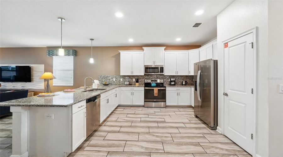 Davenport, Florida 33896, 8 Bedrooms Bedrooms, ,5 Bathroomsbathrooms,Residential,For Sale,Mulligan,Mfro6311781