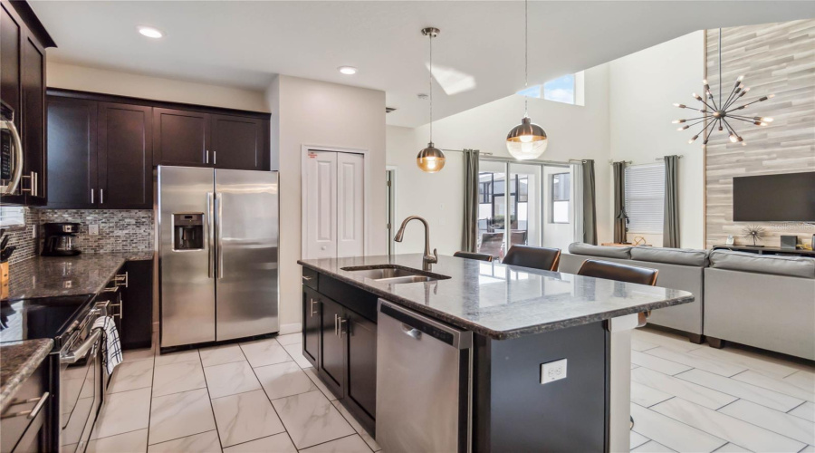 Kissimmee, Florida 34746, 5 Bedrooms Bedrooms, ,5 Bathroomsbathrooms,Residential,For Sale,Sleepy Hollow Dr,Mfro6313121