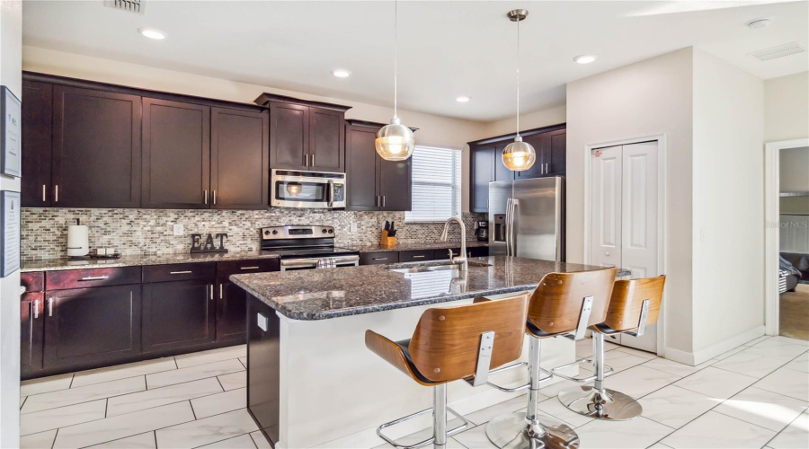 Kissimmee, Florida 34746, 5 Bedrooms Bedrooms, ,5 Bathroomsbathrooms,Residential,For Sale,Sleepy Hollow Dr,Mfro6313121