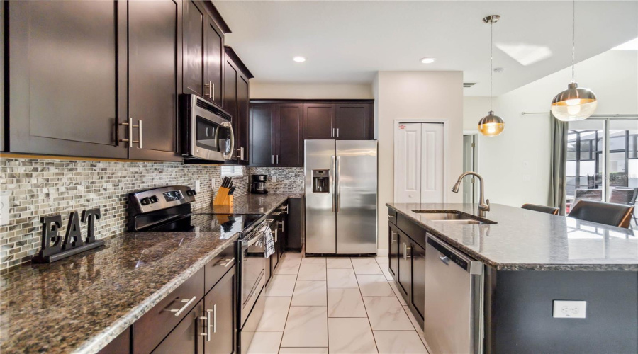 Kissimmee, Florida 34746, 5 Bedrooms Bedrooms, ,5 Bathroomsbathrooms,Residential,For Sale,Sleepy Hollow Dr,Mfro6313121