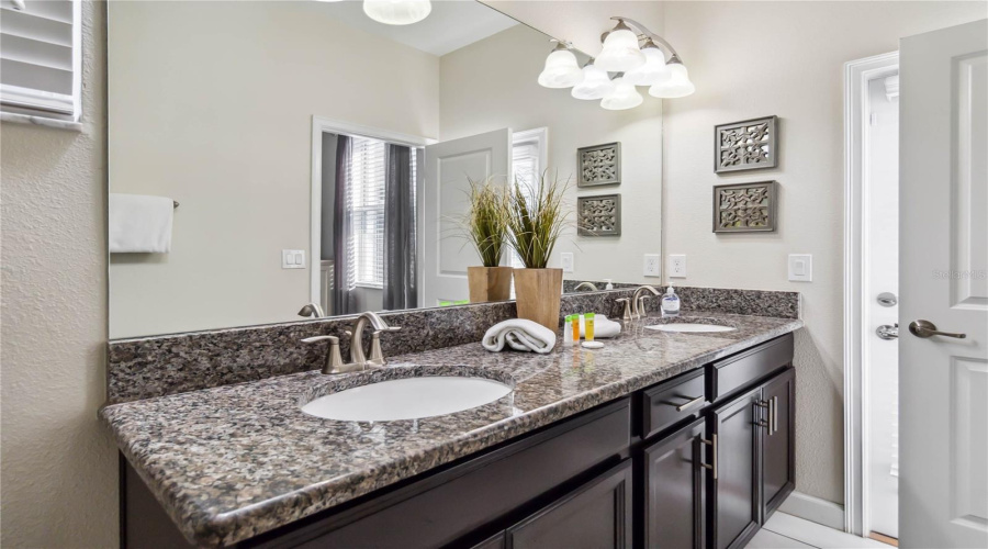 Kissimmee, Florida 34746, 5 Bedrooms Bedrooms, ,5 Bathroomsbathrooms,Residential,For Sale,Sleepy Hollow Dr,Mfro6313121