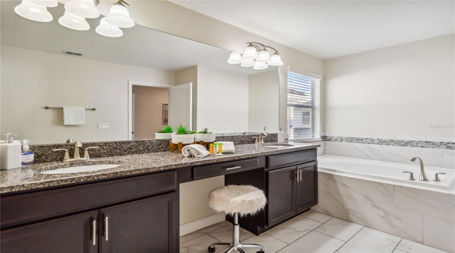 Kissimmee, Florida 34746, 5 Bedrooms Bedrooms, ,5 Bathroomsbathrooms,Residential,For Sale,Sleepy Hollow Dr,Mfro6313121