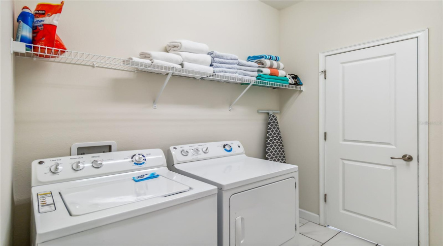 Kissimmee, Florida 34746, 5 Bedrooms Bedrooms, ,5 Bathroomsbathrooms,Residential,For Sale,Sleepy Hollow Dr,Mfro6313121