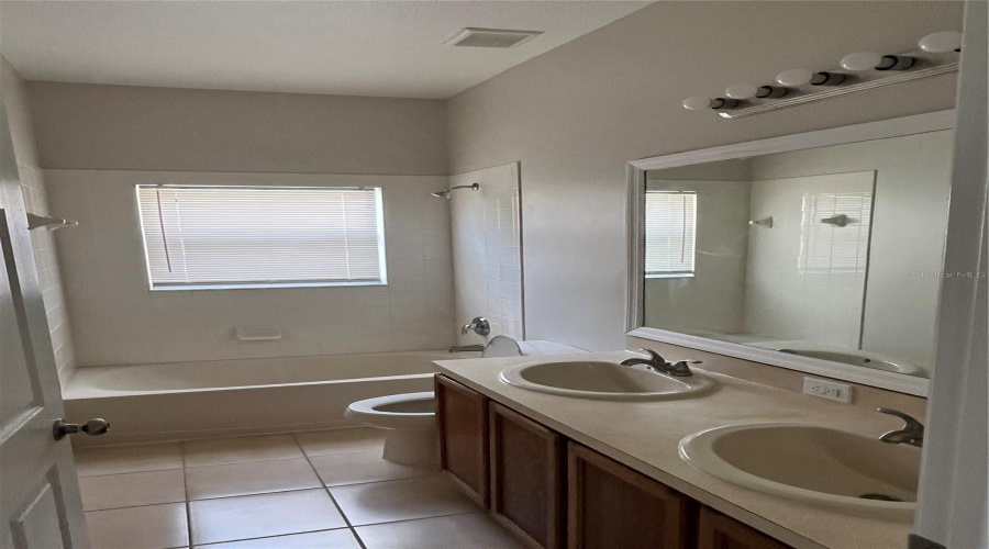 Kissimmee, Florida 34746, 4 Bedrooms Bedrooms, ,2 Bathroomsbathrooms,Residential,For Sale,Bougainvillea,Mfro6312793