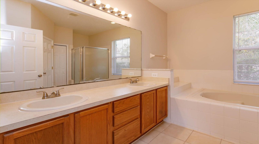 KISSIMMEE, Florida 34746, 4 Bedrooms Bedrooms, ,2 BathroomsBathrooms,Residential,For Sale,BOUGAINVILLEA,0,MFRO6312793
