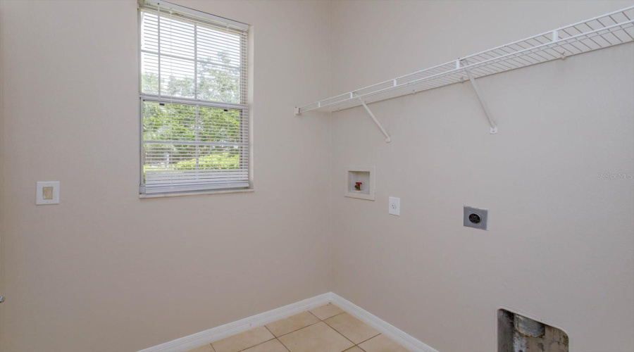 KISSIMMEE, Florida 34746, 4 Bedrooms Bedrooms, ,2 BathroomsBathrooms,Residential,For Sale,BOUGAINVILLEA,0,MFRO6312793