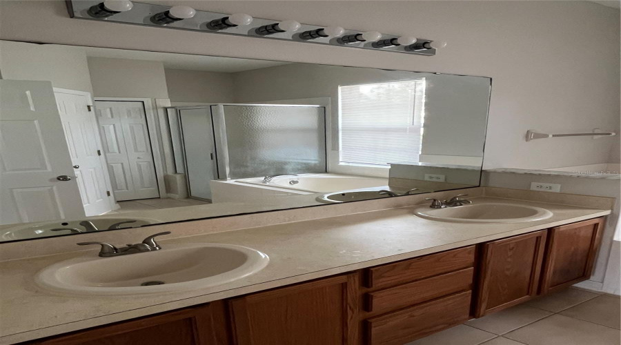 Kissimmee, Florida 34746, 4 Bedrooms Bedrooms, ,2 Bathroomsbathrooms,Residential,For Sale,Bougainvillea,Mfro6312793