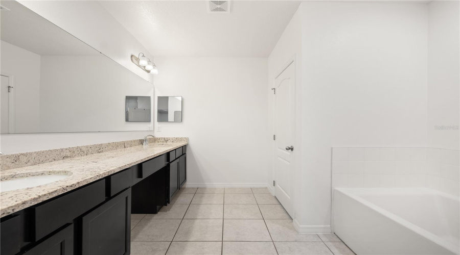 Davenport, Florida 33837, 4 Bedrooms Bedrooms, ,2 Bathroomsbathrooms,Residential,For Sale,Taft,Mfro6312775