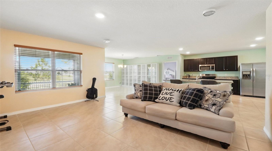 Kissimmee, Florida 34747, 3 Bedrooms Bedrooms, ,2 Bathroomsbathrooms,Residential,For Sale,White Poppy,Mfrs5127851