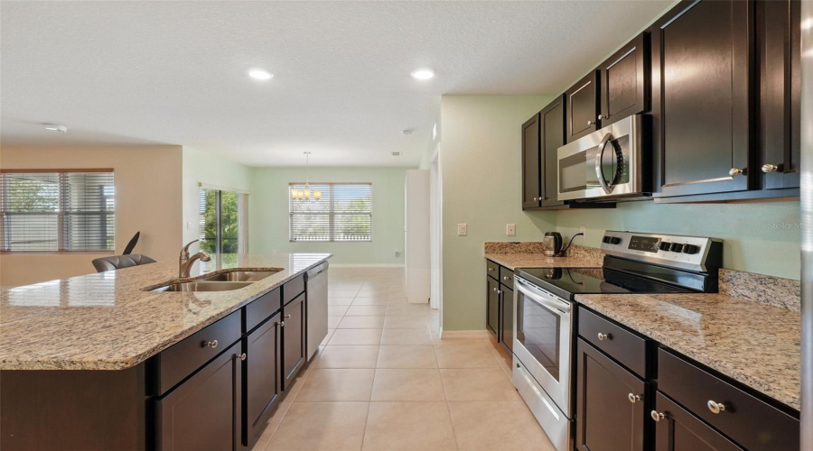 Kissimmee, Florida 34747, 3 Bedrooms Bedrooms, ,2 Bathroomsbathrooms,Residential,For Sale,White Poppy,Mfrs5127851