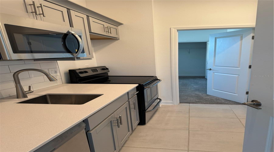 Davenport, Florida 33837, 3 Bedrooms Bedrooms, ,2 Bathroomsbathrooms,Residential,For Sale,Redbridge,Mfrs5127633