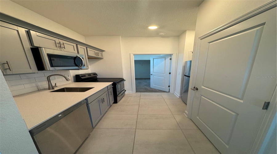 Davenport, Florida 33837, 3 Bedrooms Bedrooms, ,2 Bathroomsbathrooms,Residential,For Sale,Redbridge,Mfrs5127633