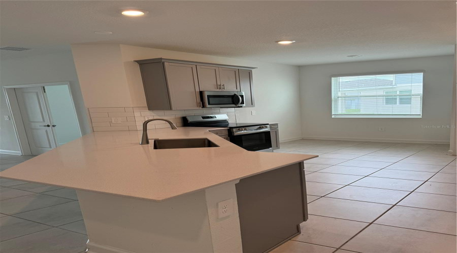 Davenport, Florida 33837, 3 Bedrooms Bedrooms, ,2 Bathroomsbathrooms,Residential,For Sale,Redbridge,Mfrs5127633