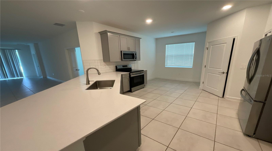 Davenport, Florida 33837, 3 Bedrooms Bedrooms, ,2 Bathroomsbathrooms,Residential,For Sale,Redbridge,Mfrs5127633