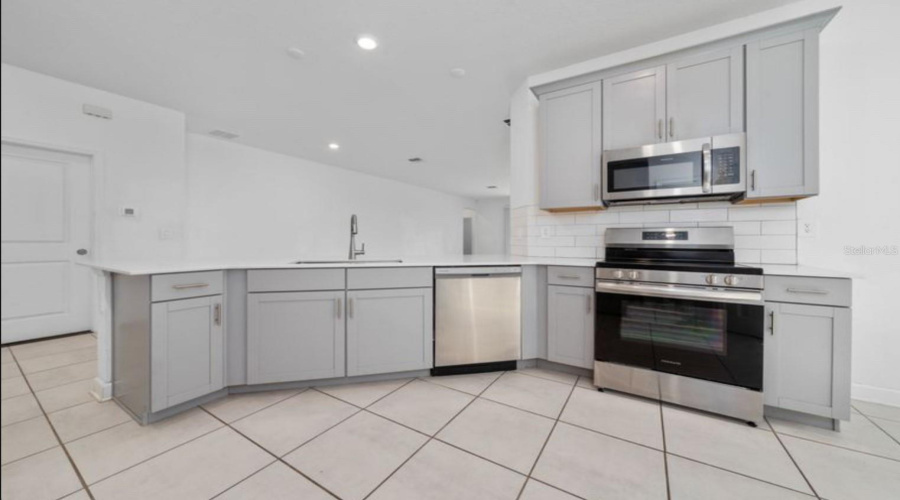 DAVENPORT, Florida 33837, 4 Bedrooms Bedrooms, ,3 BathroomsBathrooms,Residential,For Sale,REDBRIDGE,0,MFRS5127633