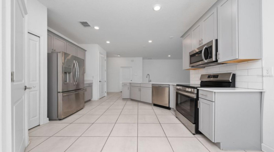 DAVENPORT, Florida 33837, 4 Bedrooms Bedrooms, ,3 BathroomsBathrooms,Residential,For Sale,REDBRIDGE,0,MFRS5127633