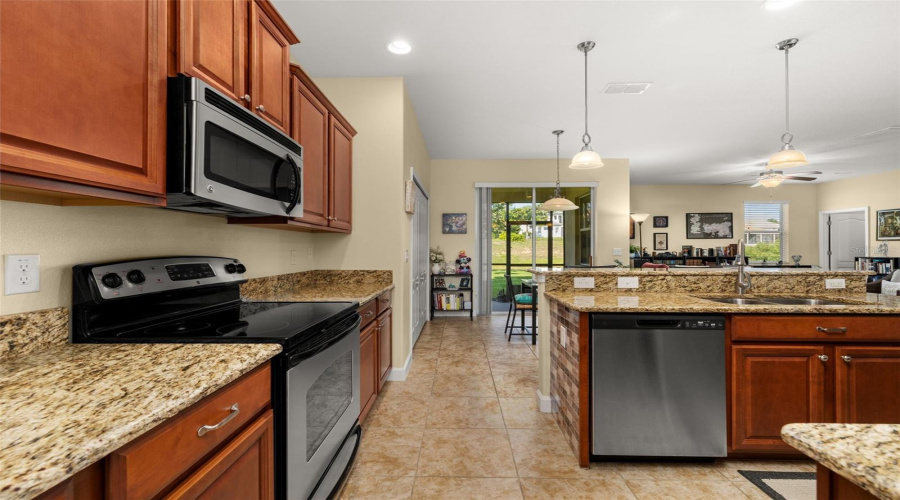 Davenport, Florida 33837, 5 Bedrooms Bedrooms, ,2 Bathroomsbathrooms,Residential,For Sale,Cortland,Mfrs5127762