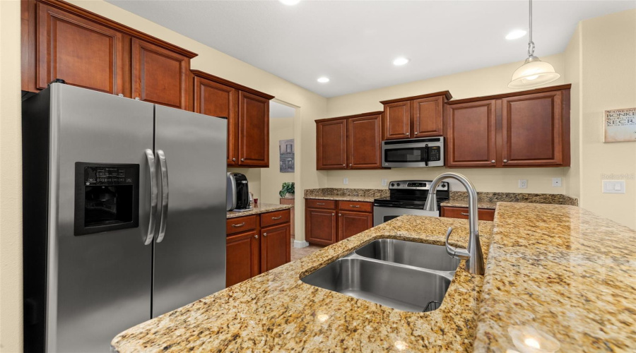 Davenport, Florida 33837, 5 Bedrooms Bedrooms, ,2 Bathroomsbathrooms,Residential,For Sale,Cortland,Mfrs5127762