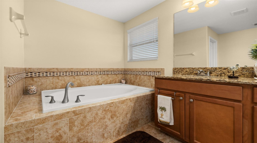 Davenport, Florida 33837, 5 Bedrooms Bedrooms, ,2 Bathroomsbathrooms,Residential,For Sale,Cortland,Mfrs5127762